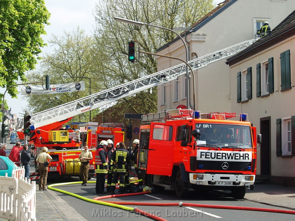 Kellerbrand mit Menschenrettung Koeln Brueck Hovenstr Olpenerstr P035.JPG
